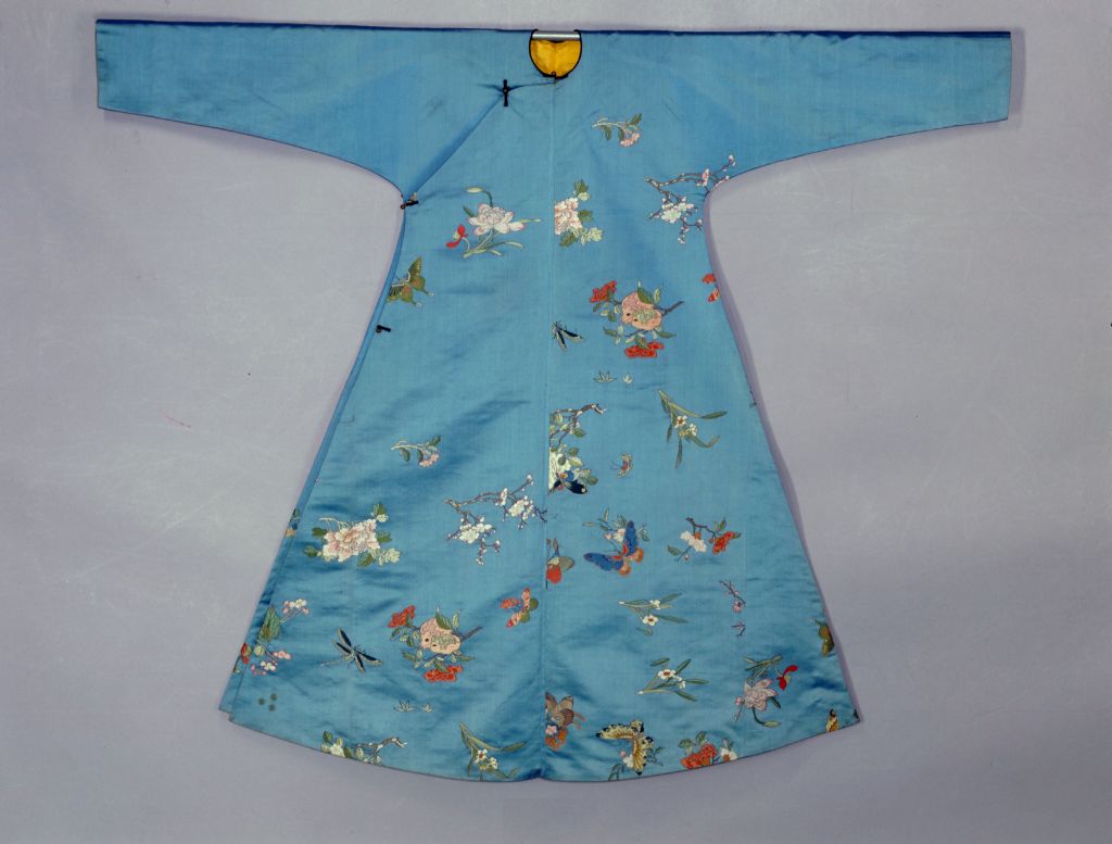 图片[1]-Moon White Satin Weaving Colorful Hundred Flowers Flying Butterfly Pattern Robe-China Archive